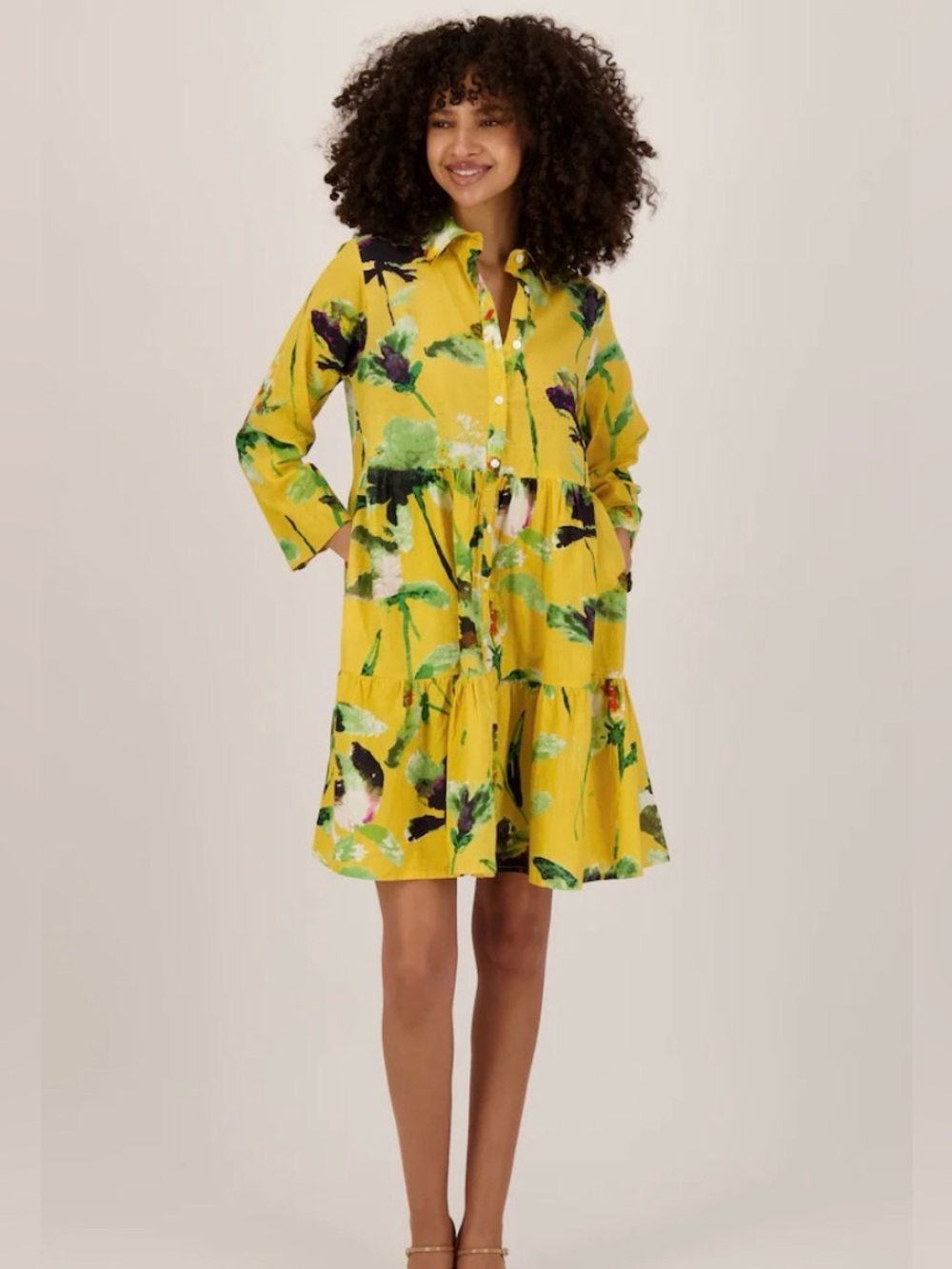💛 𝑫𝒓𝒆𝒔𝒔 𝑨𝒅𝒅𝒊𝒄𝒕 Yellow Floral Button Up Dress
STUNNING‼️